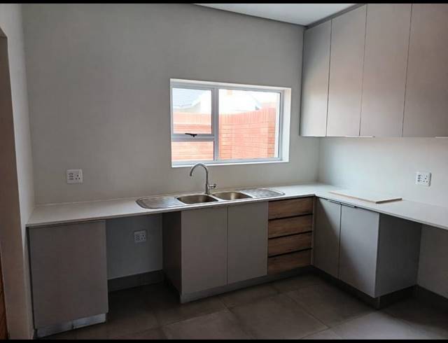 3 BEDROOM HOUSE FOR SALE IN GEORGE CENTRAL